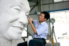 石雕艺术的璀璨传承：杨桂荣与他的镌刻传奇